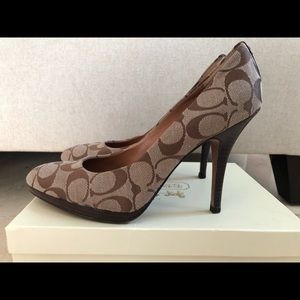 Coach Signature Logo Pumps